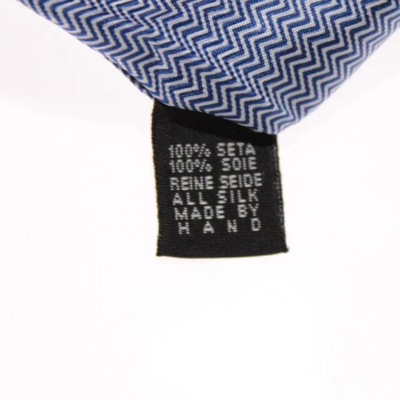 Drake's NWT Neck Tie in Blue & White Mini Chevron Pattern 100% Silk